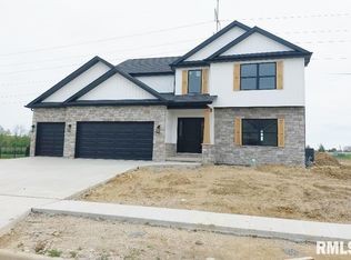 1801 Rustic Oak Dr, Washington, IL 61571