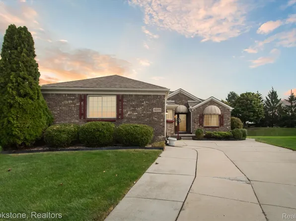 42898 Hunt Club Blvd, Sterling Heights, MI 48314