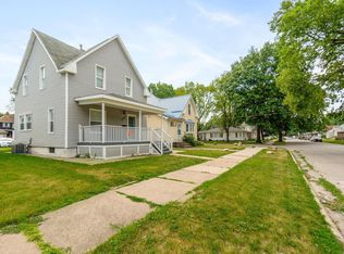904 Bertch Ave, Waterloo, IA 50702