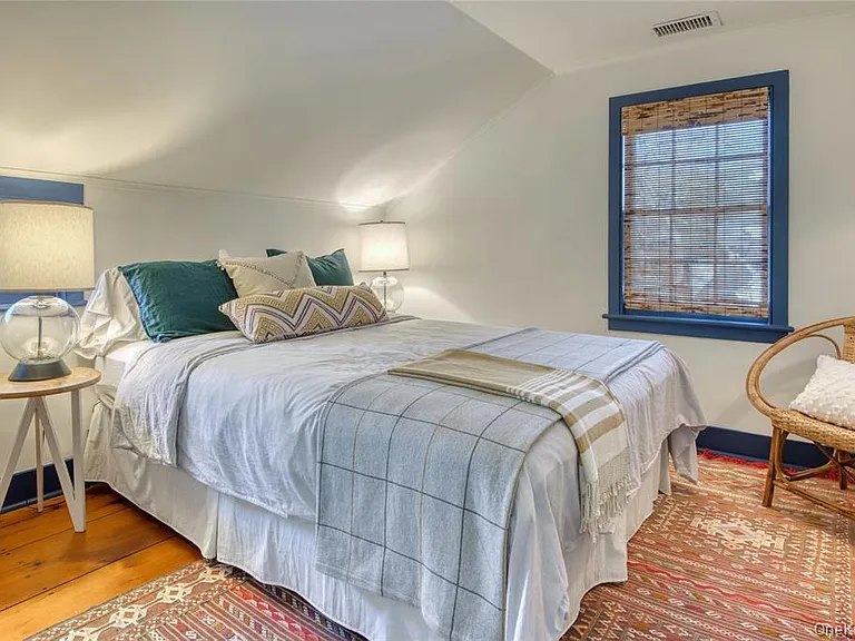 1800 Village Ln — Photo 6