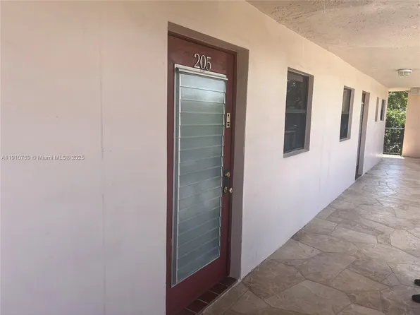 10123 Sunrise Lakes Blvd APT 205, Sunrise, FL 33322