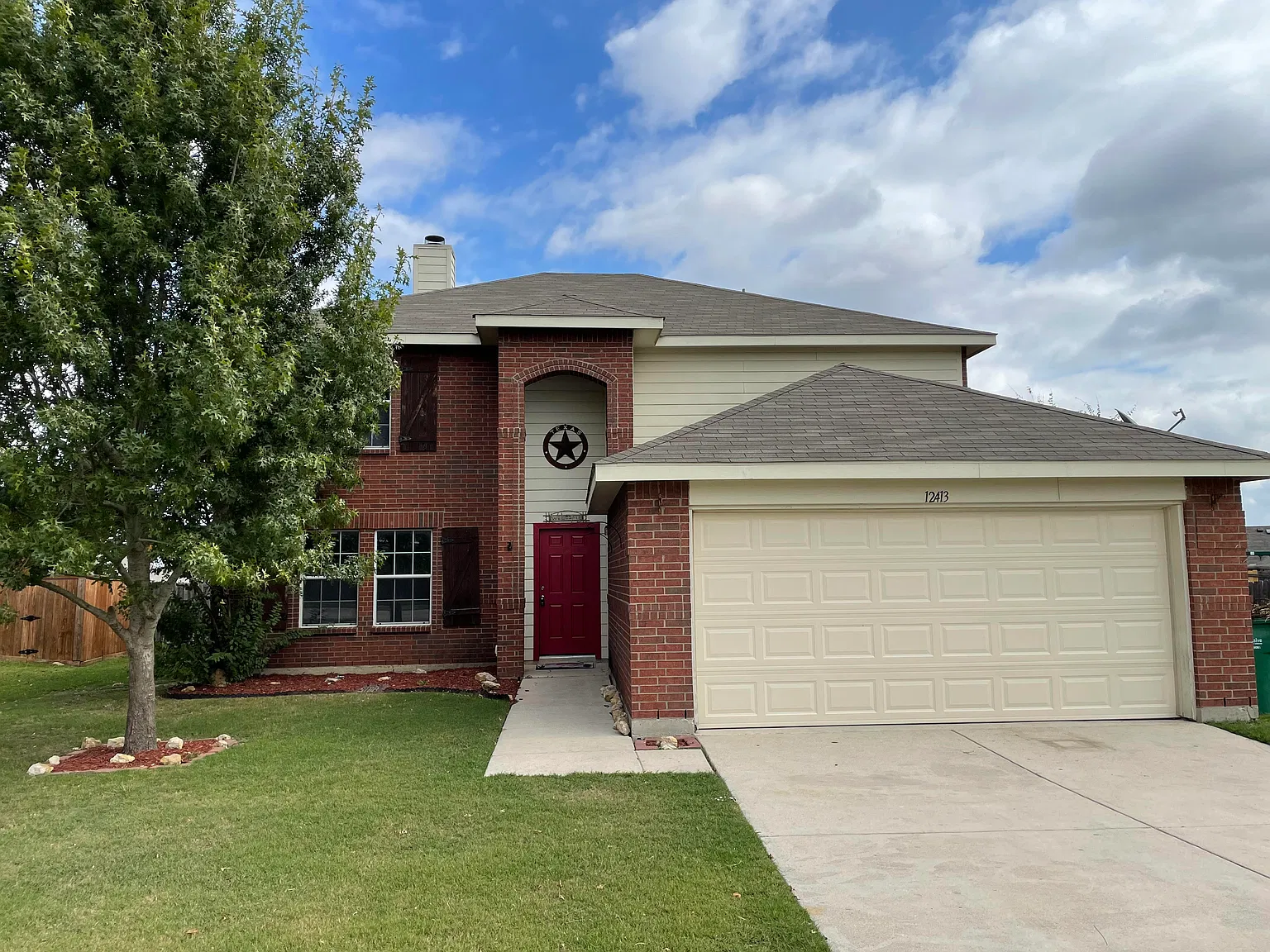 4 bed, 2592 sqft, $2,000 — Photo 1