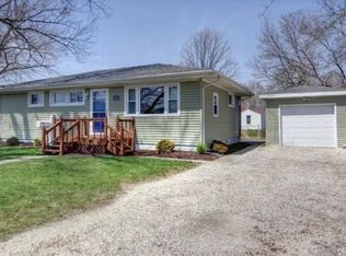 808 E Ficklin St, Tuscola, IL 61953