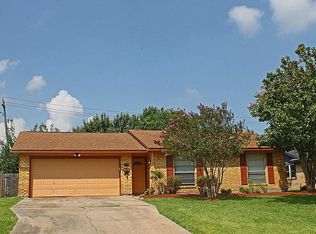 420 Oleander St, Lake Jackson, TX 77566