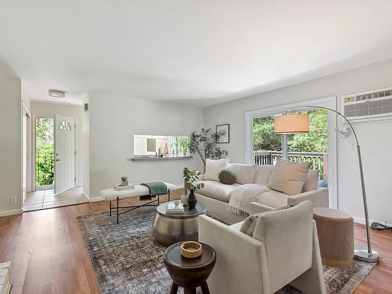 146 Ascot Ct #3 — Photo 4