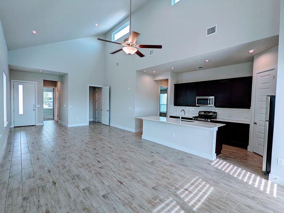Vaulted Ceilings & Open Concept