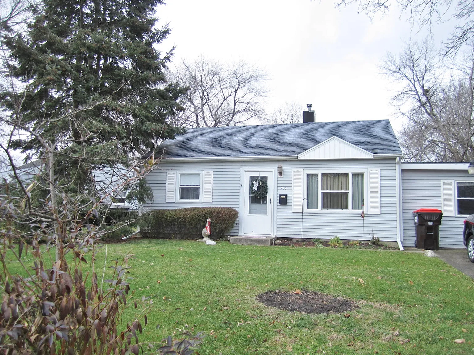208 Arcadia Dr photo 1