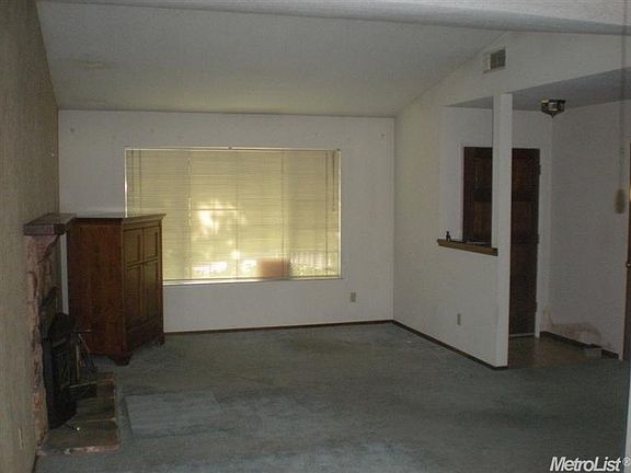 4th image of 4900 Jackson St