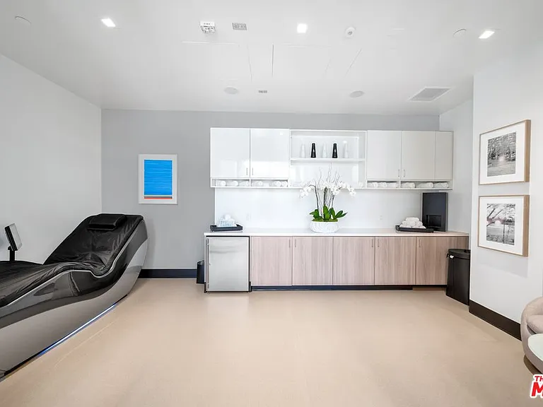 9000 W 3rd St #211 — Photo 28