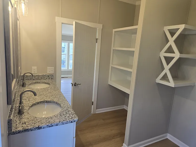 223 E Park Ave — Photo 16