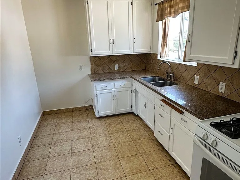 14853 Anaconda St — Photo 4