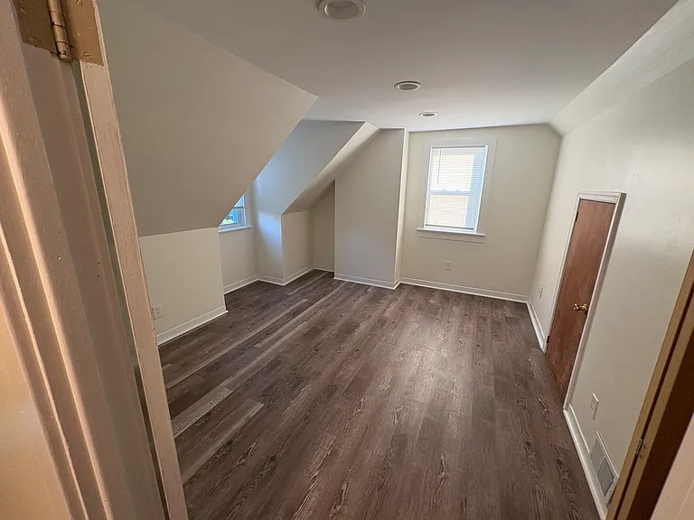 4928 Lancaster St — Photo 6