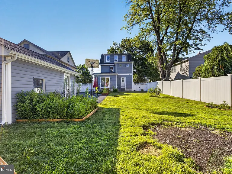 21 E Redman Ave — Photo 81