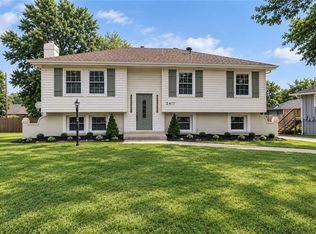 305 NE Sharon Dr, Lees Summit, MO 64063