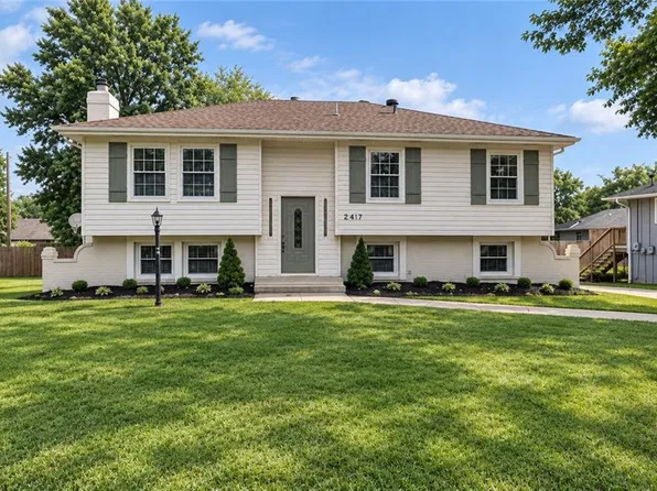 305 NE Sharon Dr, Lees Summit, MO 64063
