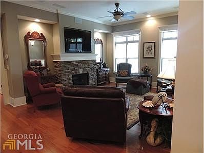 2nd image of 150 Walker Lake Dr