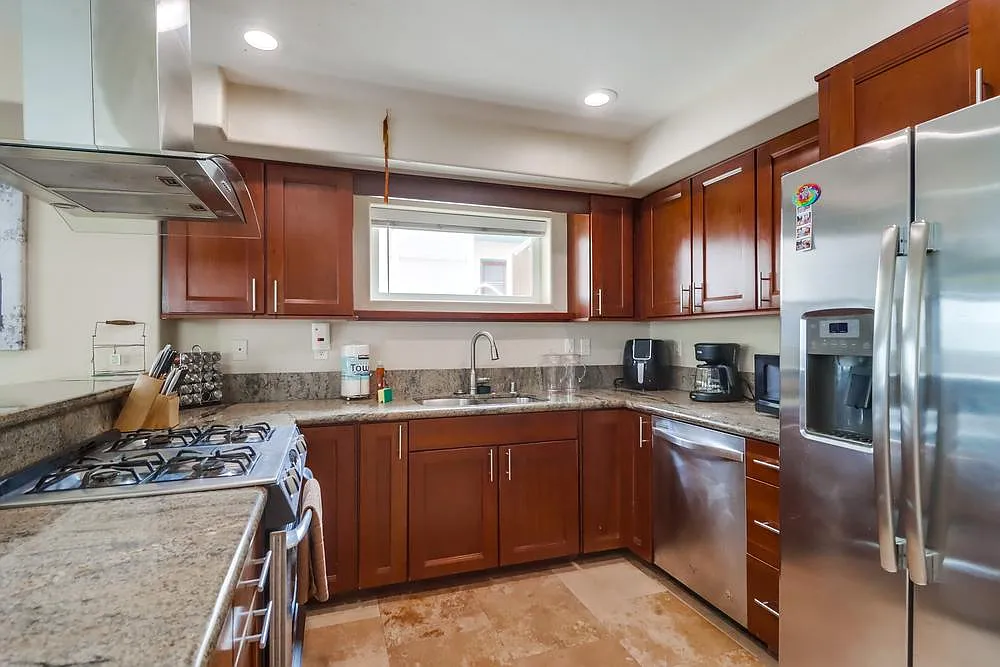 3 bed, 1320 sqft, $6,750 — Photo 2
