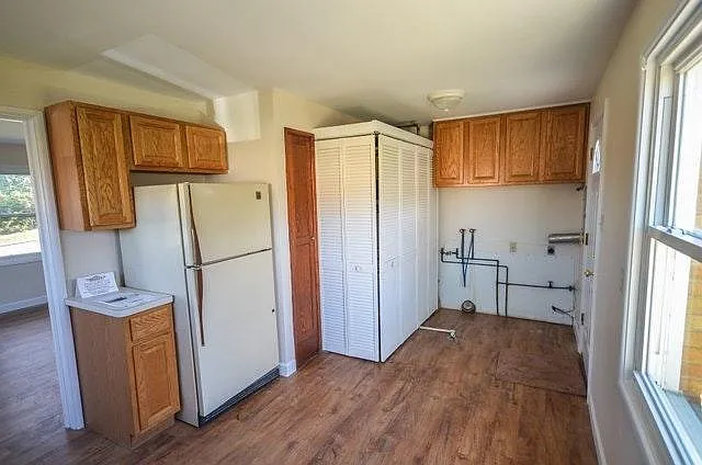 1684 Bailey Rd — Photo 2