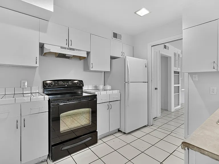 Las Palmas Apartment — Photo 5