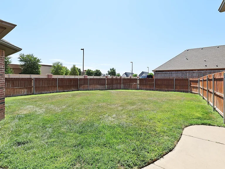 7501 Continental Pkwy — Photo 55