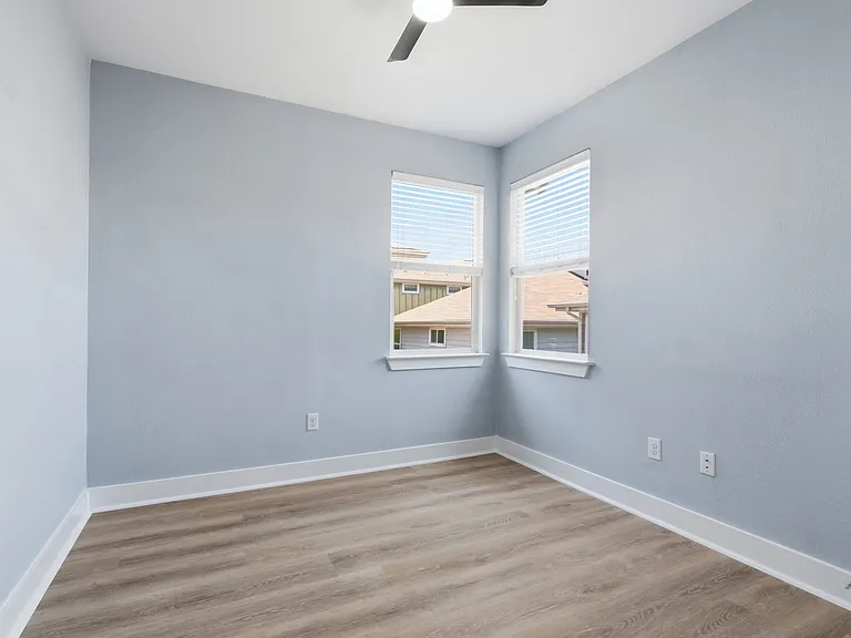 7208 Lysander Ct — Photo 16