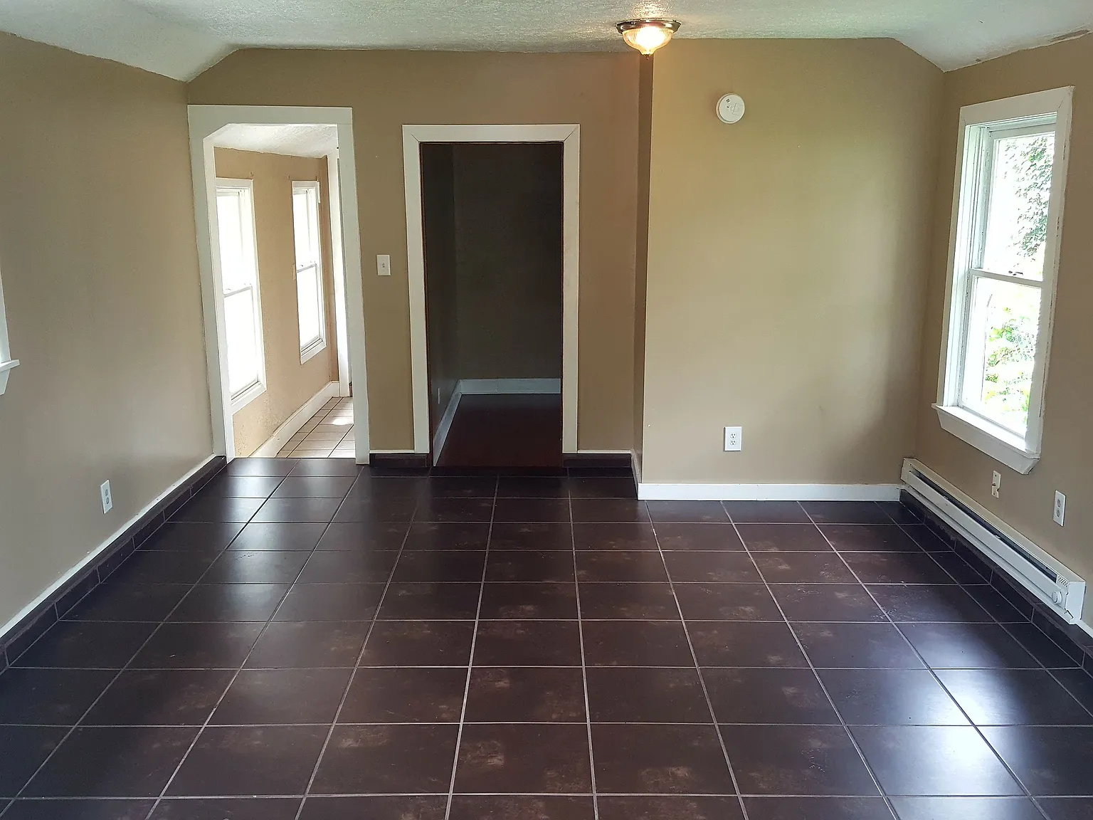 5 bed, 1430 sqft, $3,950 — Photo 2