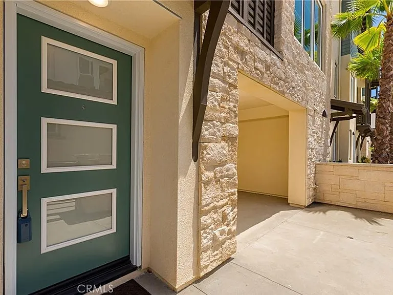 326 Doheny Way — Photo 2