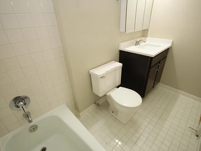424 W Belden Ave #1W — Photo 16