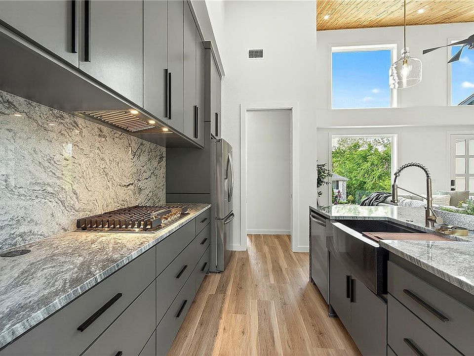 1st image of 27 Luncarty Ln