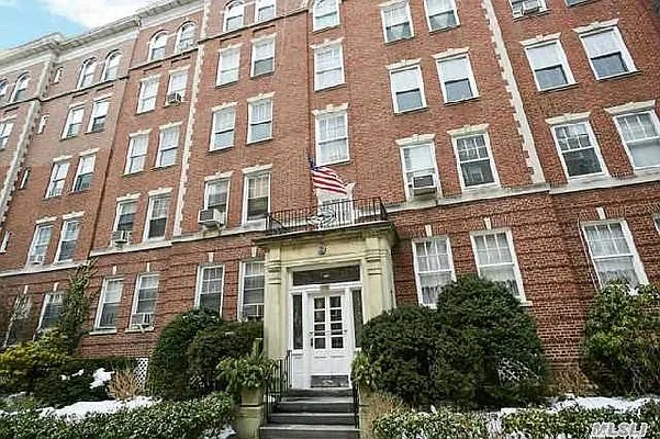 Sold by Douglas Elliman | media 15