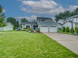 777 Stonebridge Ln, Crystal Lake, IL 60014
