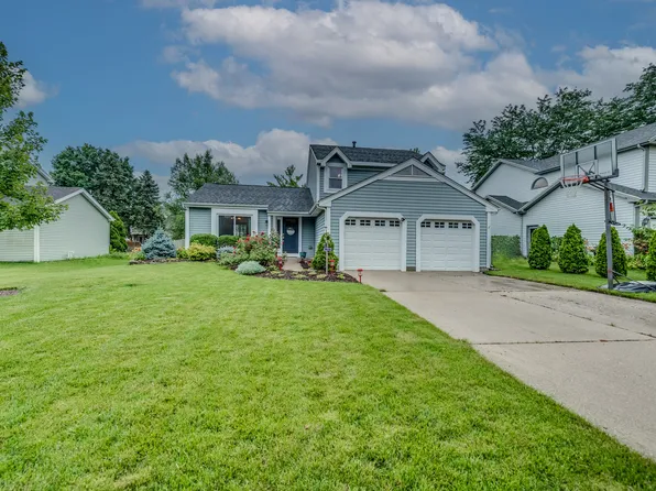 777 Stonebridge Ln, Crystal Lake, IL 60014