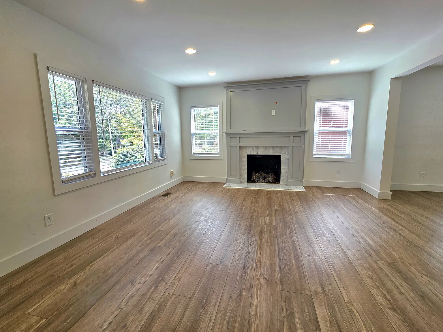 4 bed, 3.5 bath, 2502 sqft, $3,200 — Photo 2