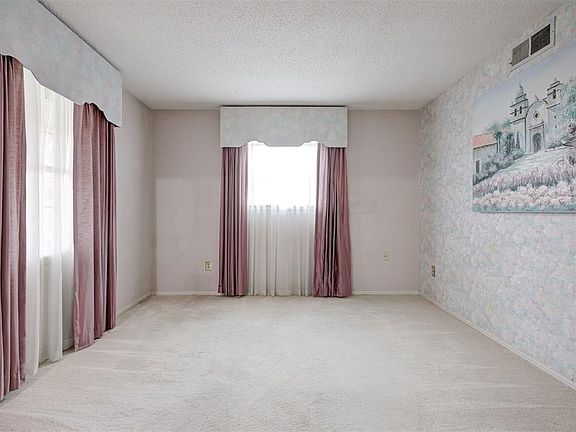 5th image of 3000 SW 62nd St