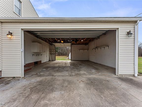 4th image of 15700 Woodbrook Ave