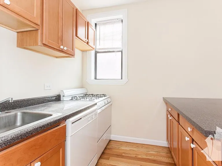 720 W Barry Ave #3 — Photo 6