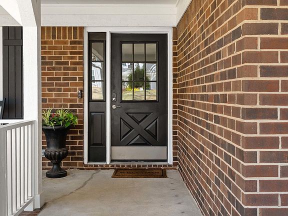 3rd image of 444 Parliament Road