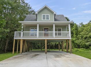 412 Thomas St, Bay Saint Louis, MS 39520
