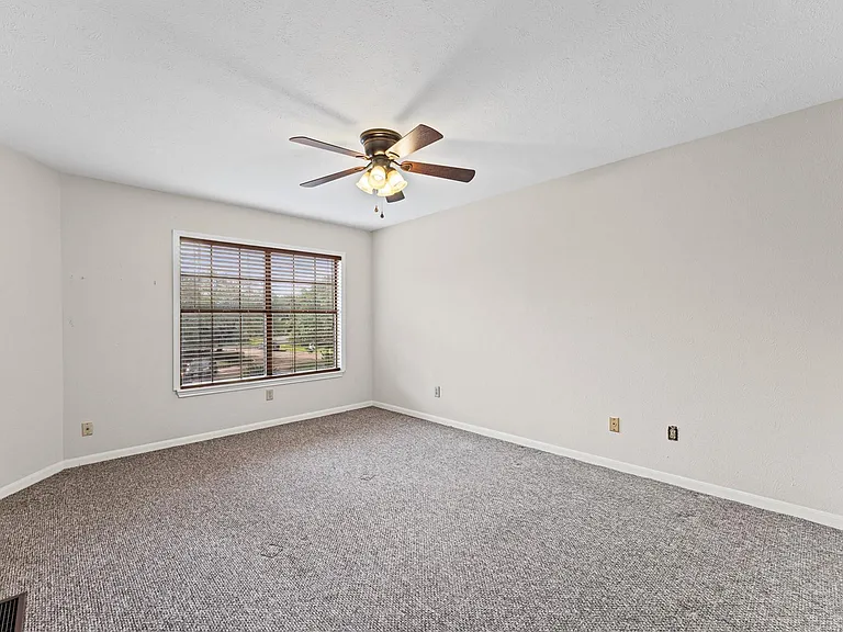 25 Regency Ln — Photo 12