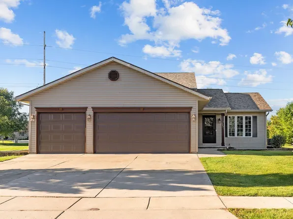 1604 Primrose Ln, Fond Du Lac, WI 54935