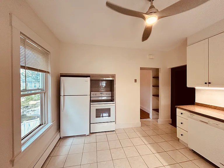 127 Brown St #3 — Photo 9
