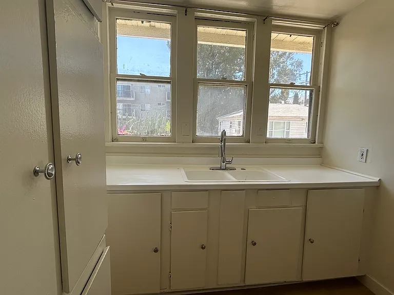 1323 N Orange Dr #1/2 — Photo 4