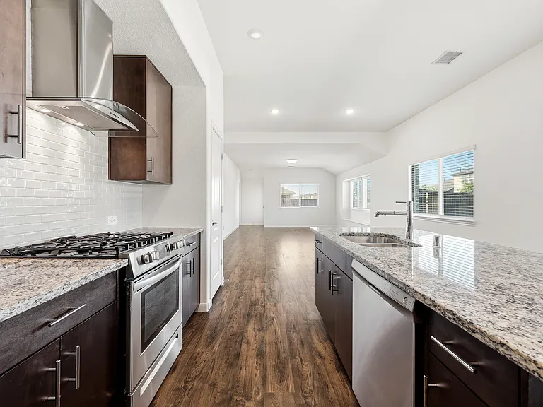1204 Sumner St — Photo 10