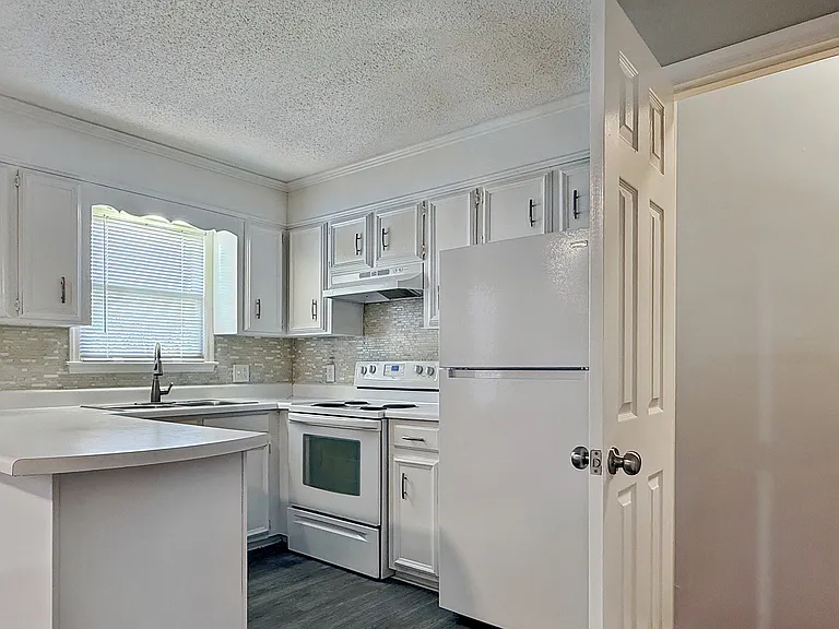 120 Holly Hills Dr NE — Photo 6