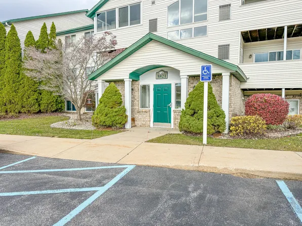 5821 Crosswinds Dr Unit 11, Norton Shores, MI 49444