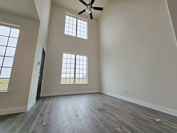 4th image of 1510 Lake District Dr