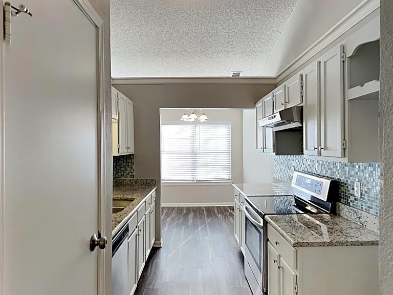 1317 Colony St — Photo 4