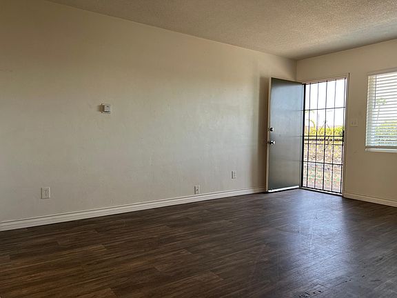 4th image of 4074.5 Texas St