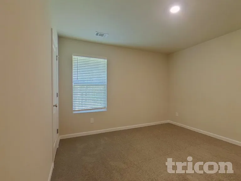 114 Highland Dr — Photo 12
