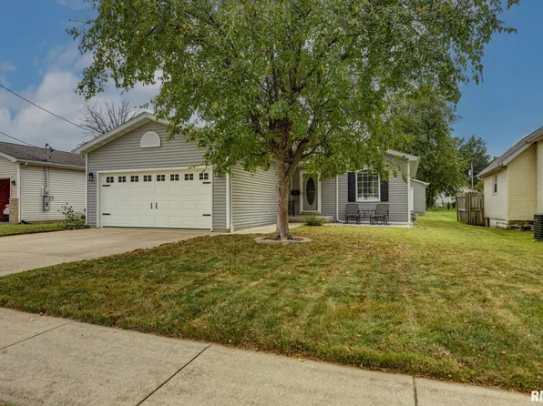 912 W Adams St, Taylorville, IL 62568
